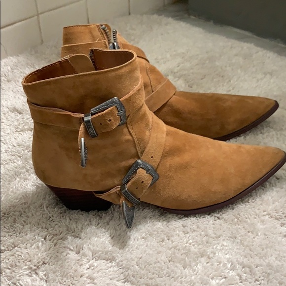 Steve Madden tan suede ankle boot - Picture 1 of 2